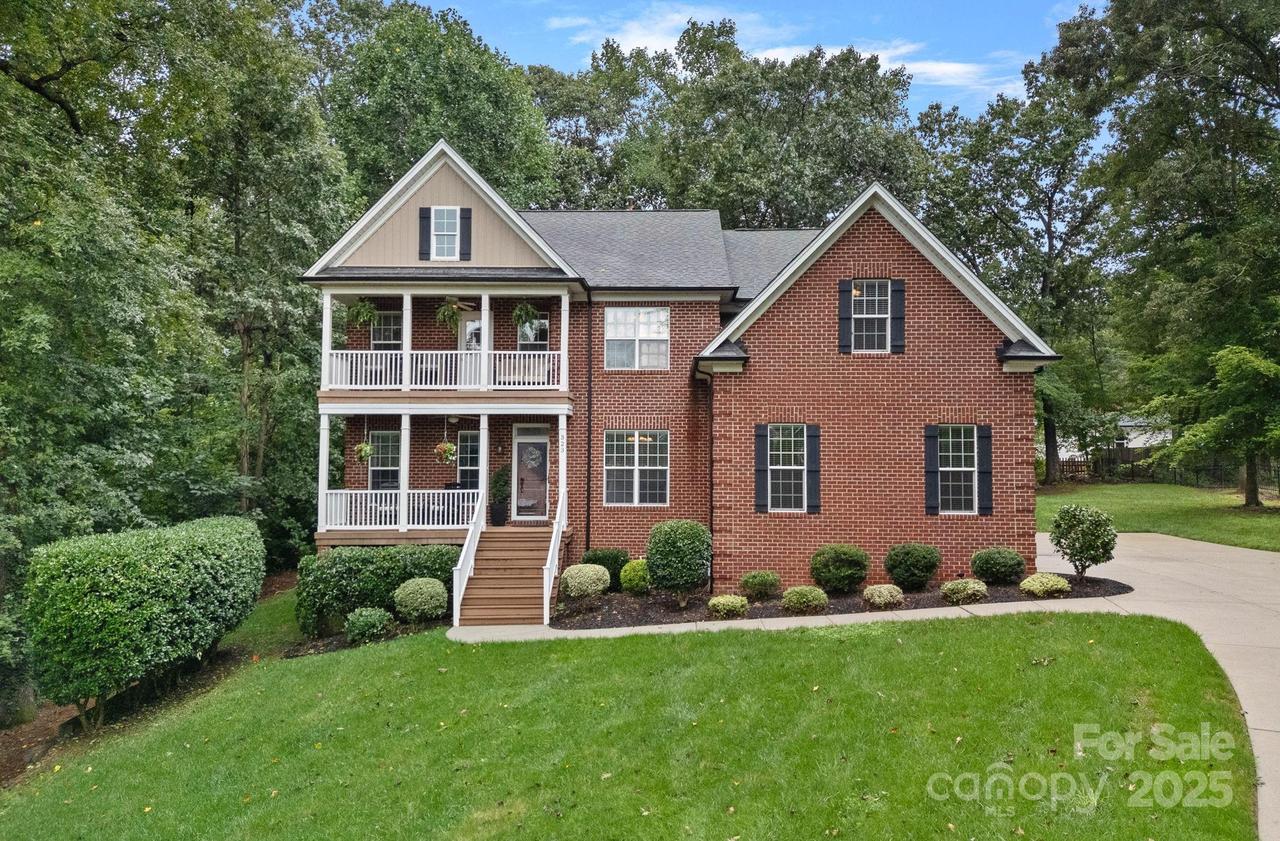 323 Laurel Crest Dr., Kannapolis, NC 28081