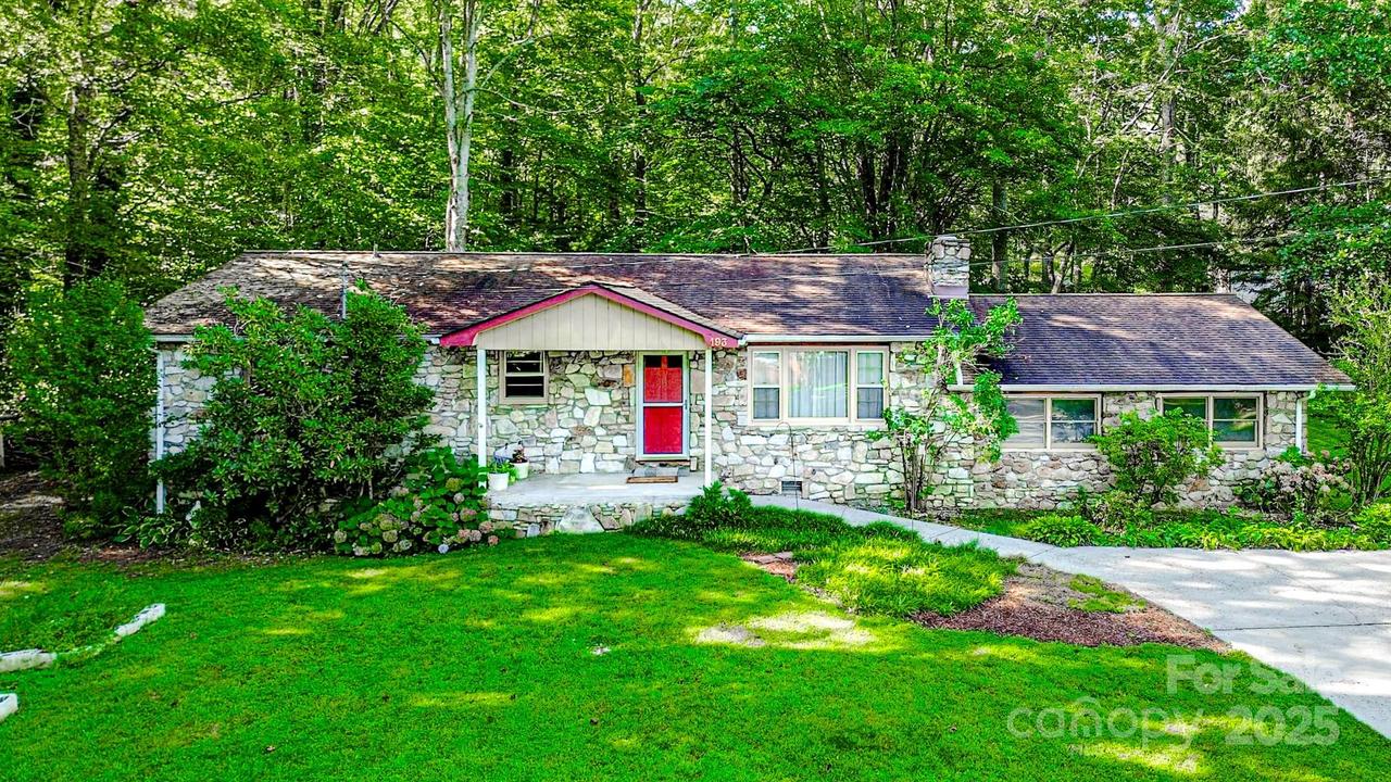 193 Domeno Dr., Swannanoa, NC 28778
