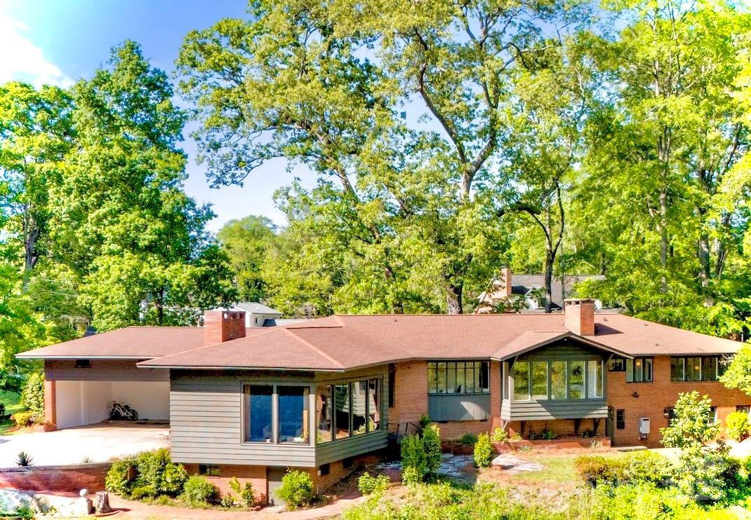 916 E Park Dr., Lincolnton, NC 28092