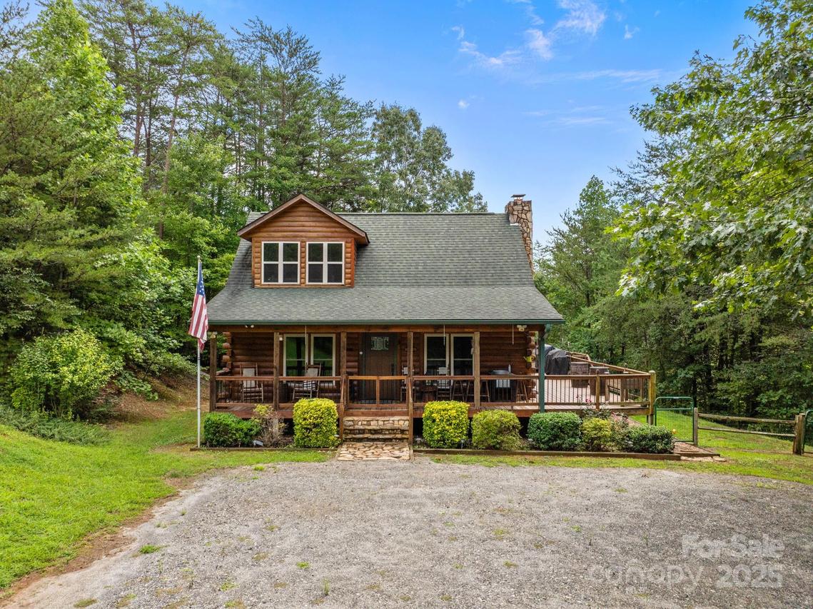 120 Sweetbriar Rd., Lake Lure, NC 28746