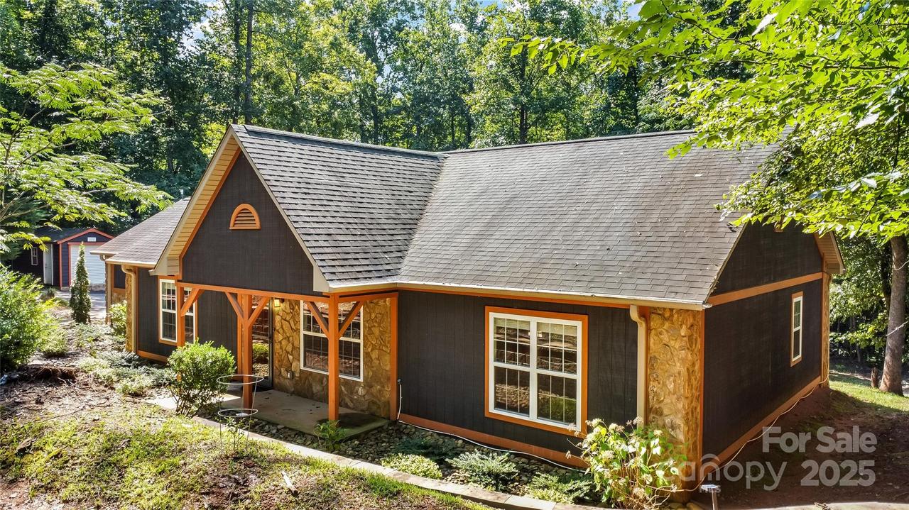872 Hayes Rd., Columbus, NC 28722