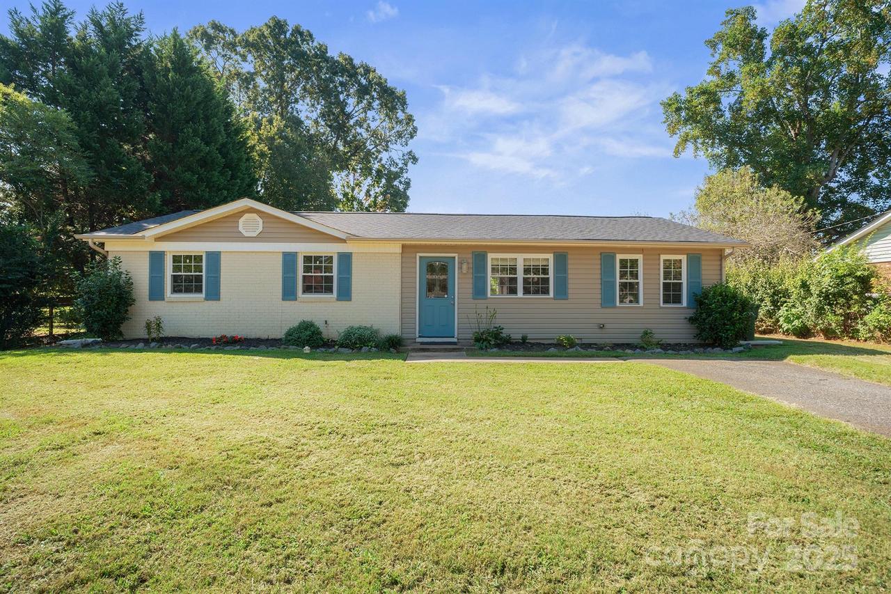 421 Avon Ave., Troutman, NC 28166