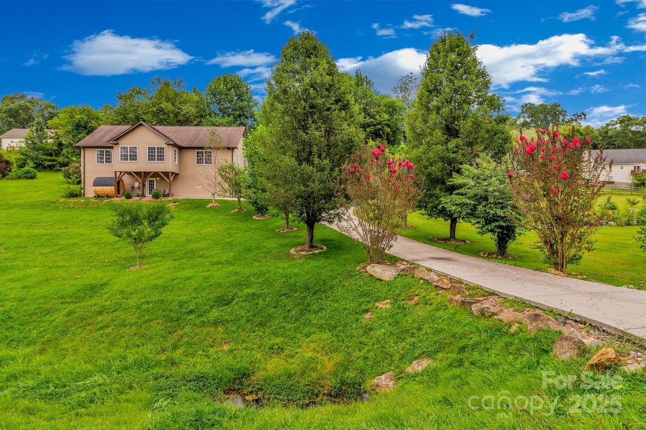 159 S Willow Brook Dr., Asheville, NC 28806