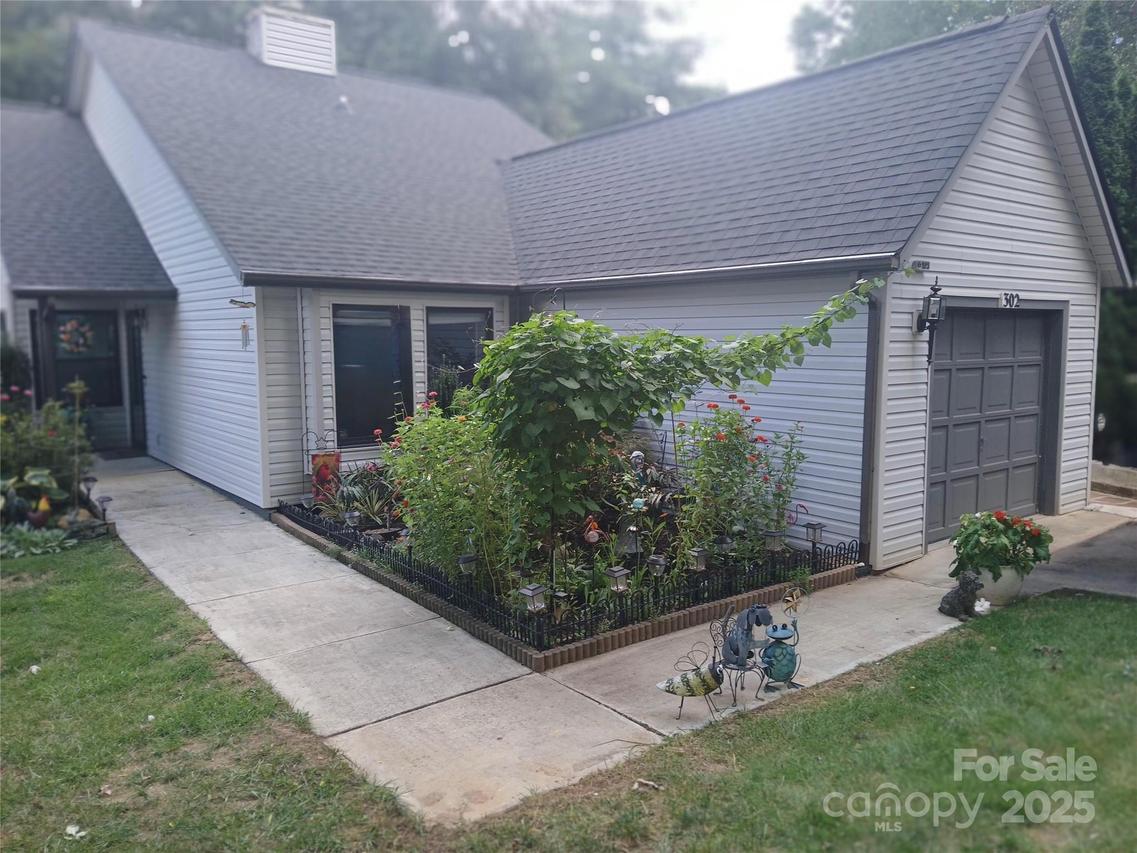 302 Oak Pl., Asheville, NC 28803