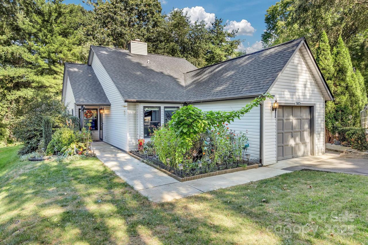 302 Oak Pl., Asheville, NC 28803