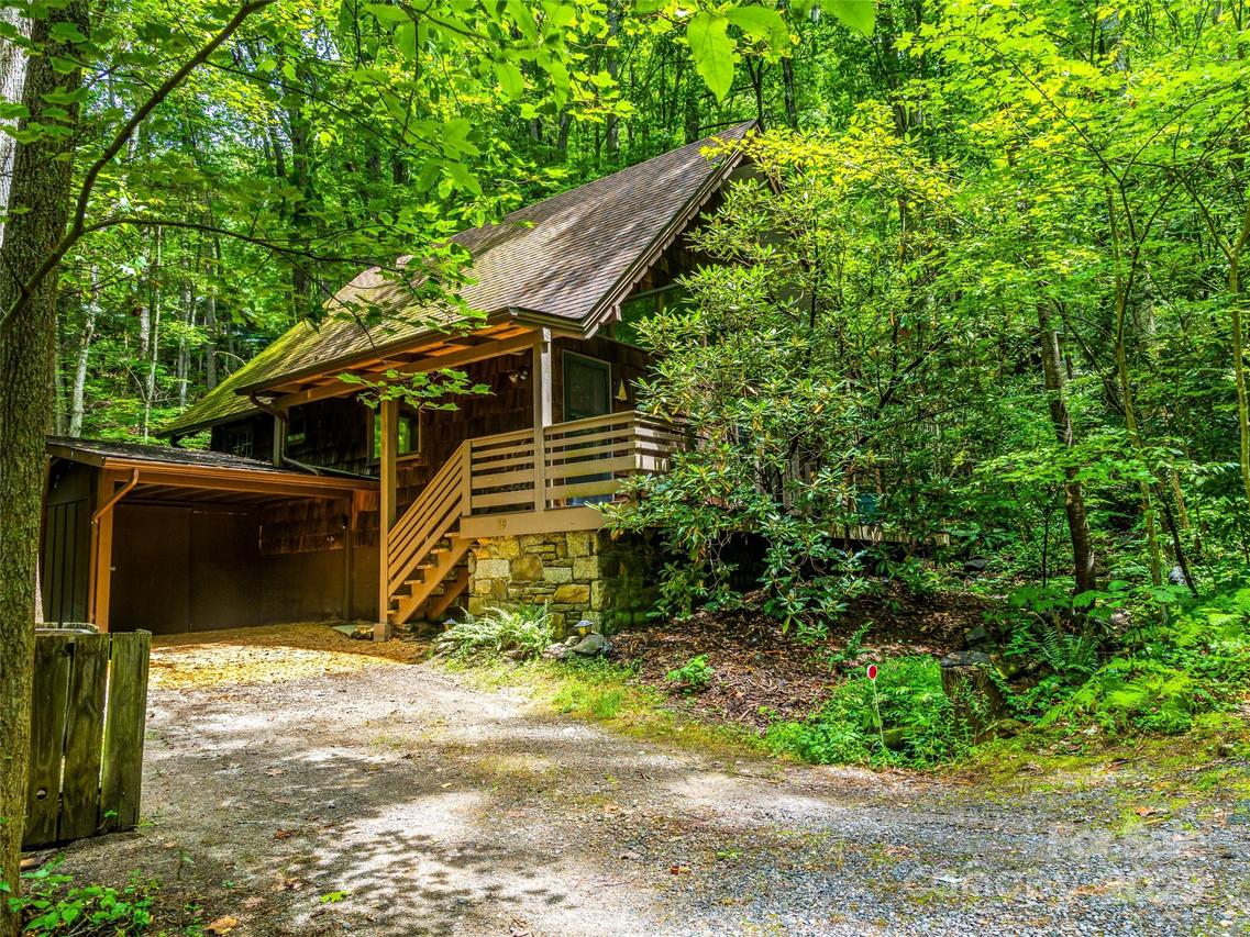 76 Woodhaven Rd., Asheville, NC 28805