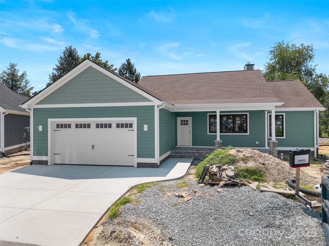 26 Olde Oak Ct., Hendersonville, NC 28792