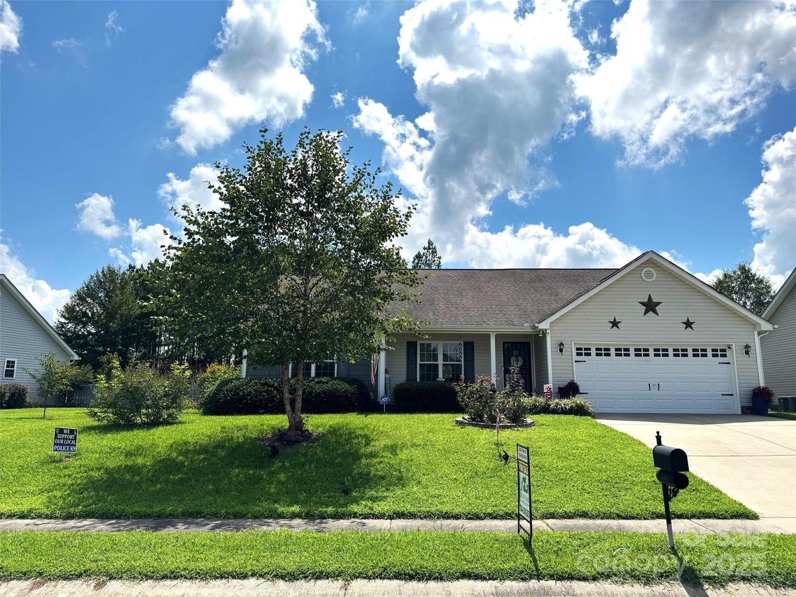 630 Scarlet Leaf Ln., Oakboro, NC 28129