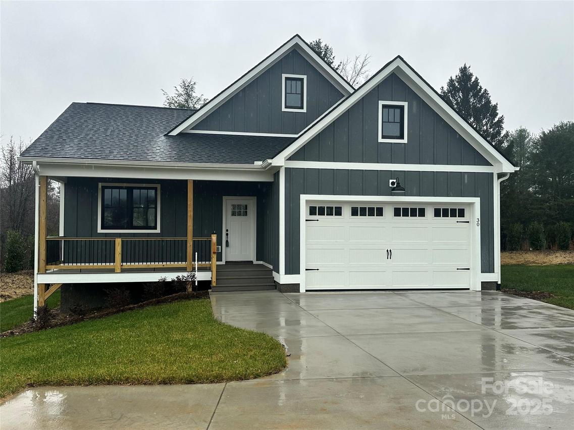 30 Olde Oak Ct., Hendersonville, NC 28792