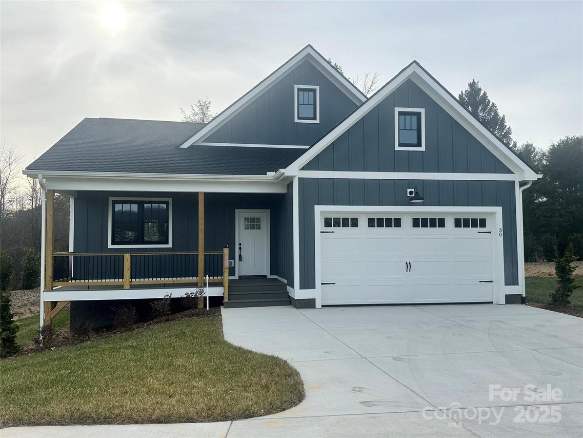 30 Olde Oak Ct., Hendersonville, NC 28792