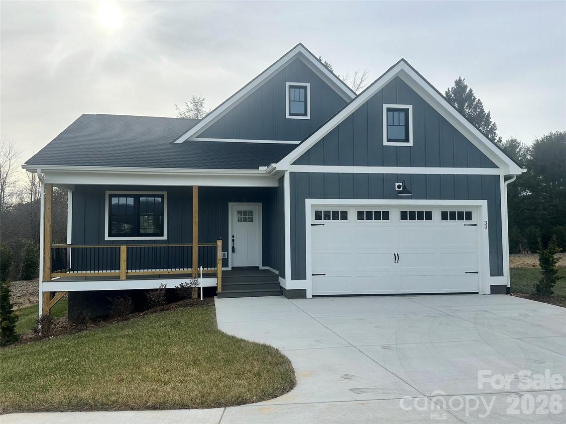 30 Olde Oak Ct., Hendersonville, NC 28792