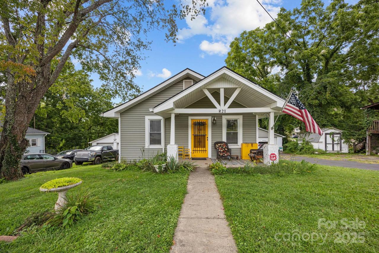 821 N Main St., Canton, NC 28716