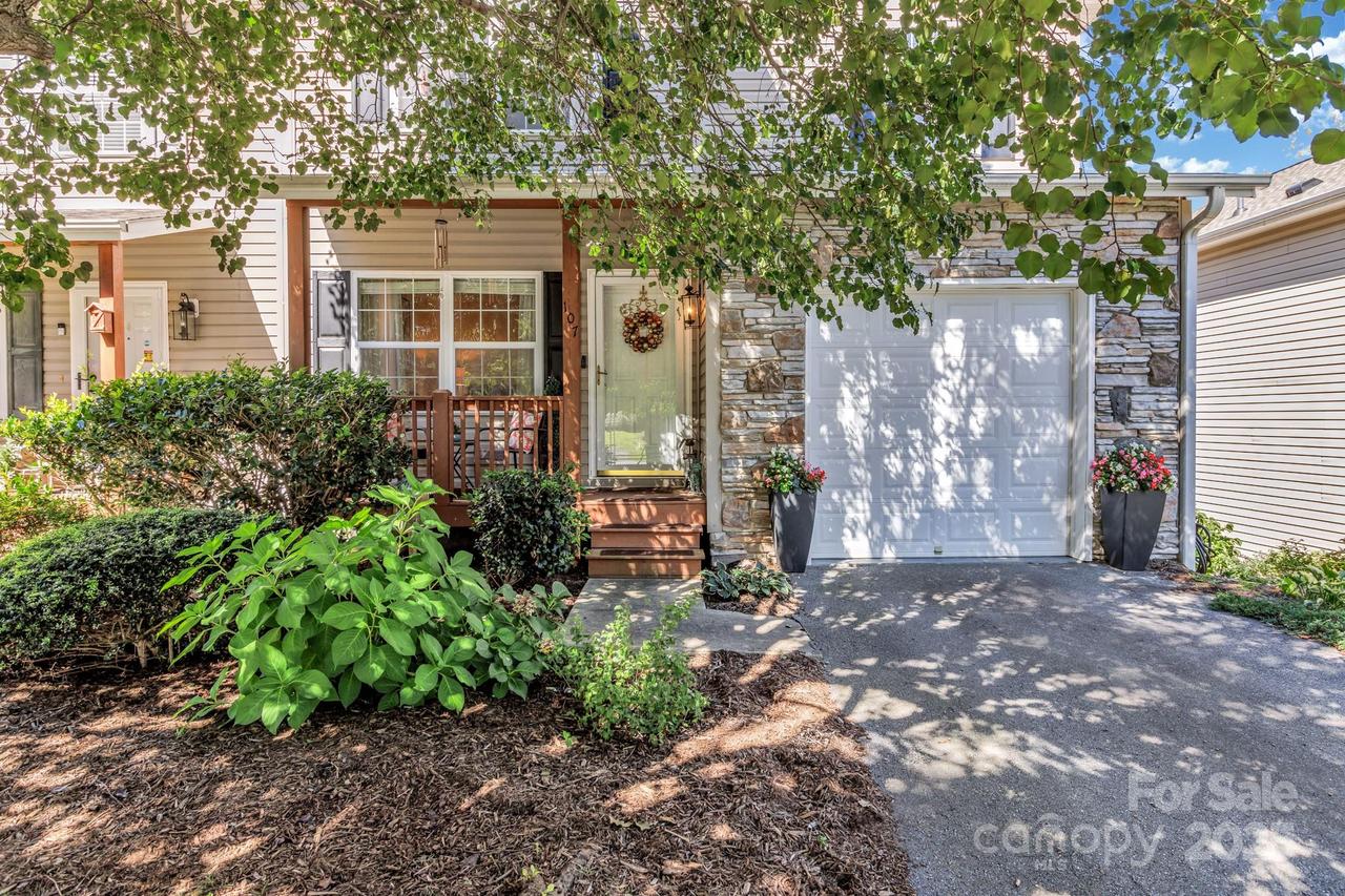 107 Loch Haven Rd., Swannanoa, NC 28778