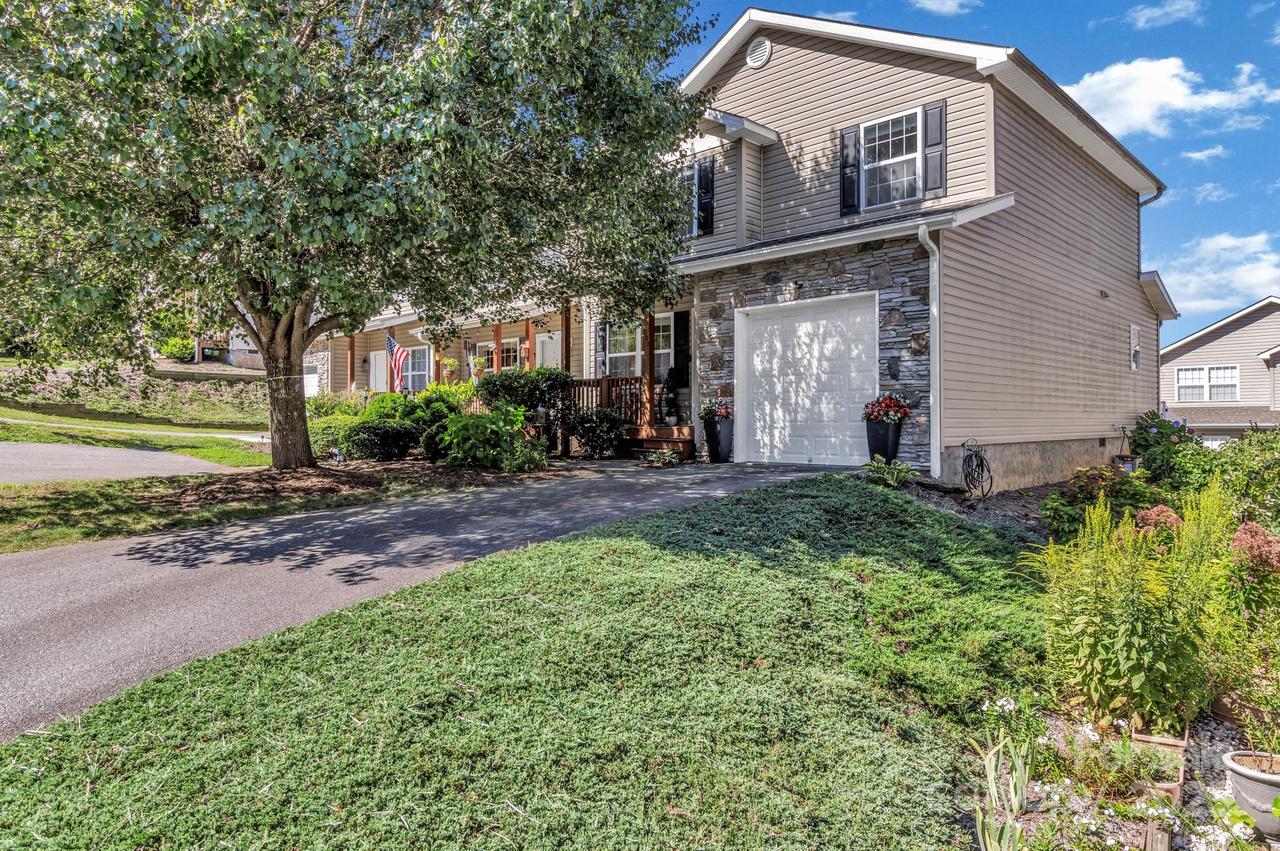 107 Loch Haven Rd., Swannanoa, NC 28778