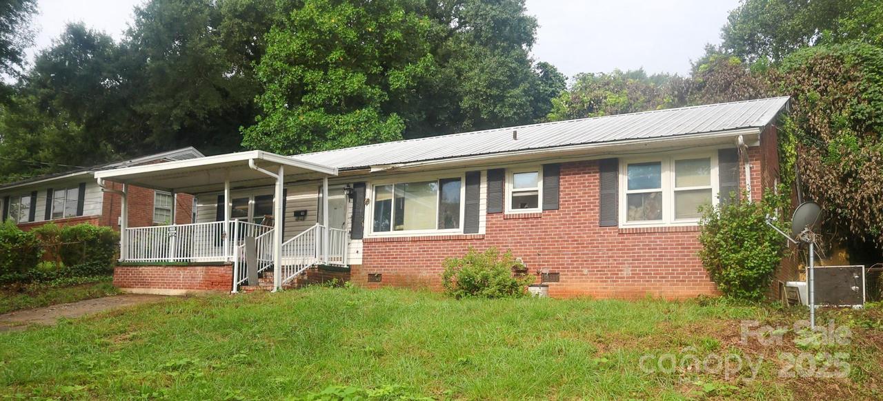 921 Green Circle Dr., Gastonia, NC 28054
