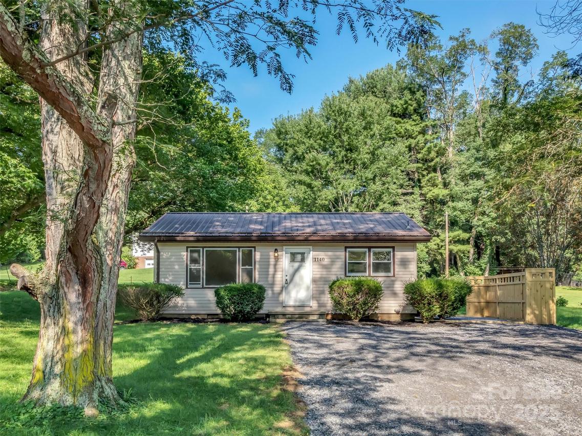 1140 Oakdale Rd., Waynesville, NC 28786