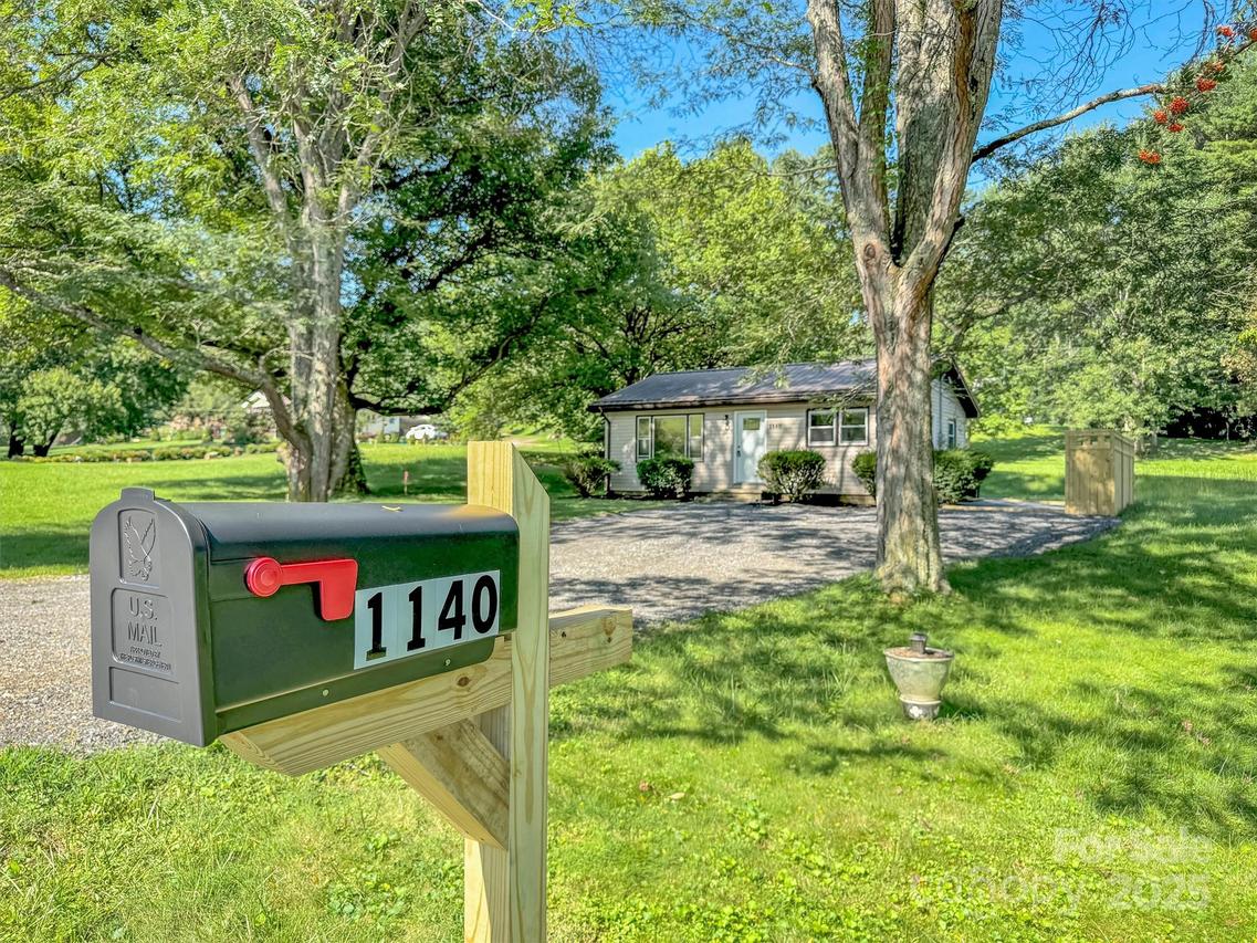 1140 Oakdale Rd., Waynesville, NC 28786