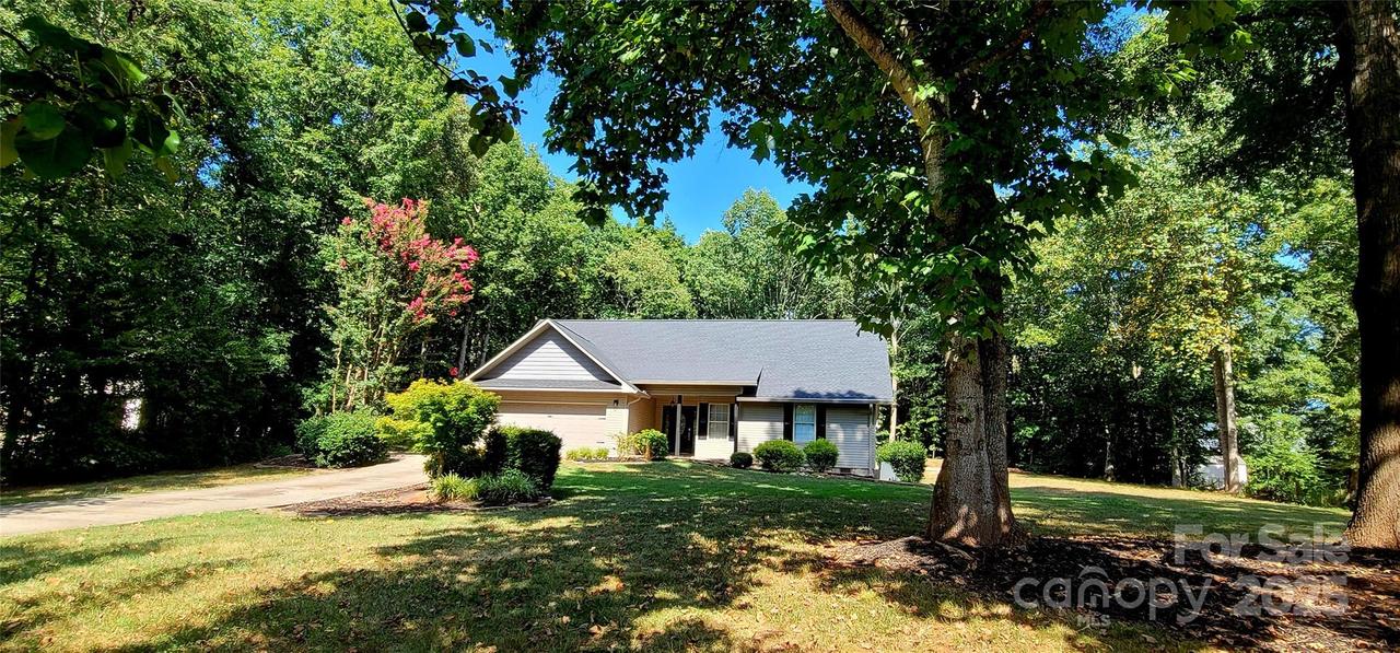 2616 Carriage Ln., Lincolnton, NC 28092
