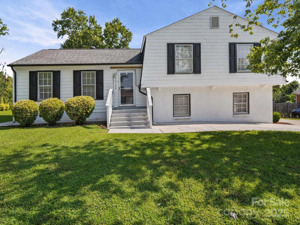 7335 Meadowdale Ln., Charlotte, NC 28212