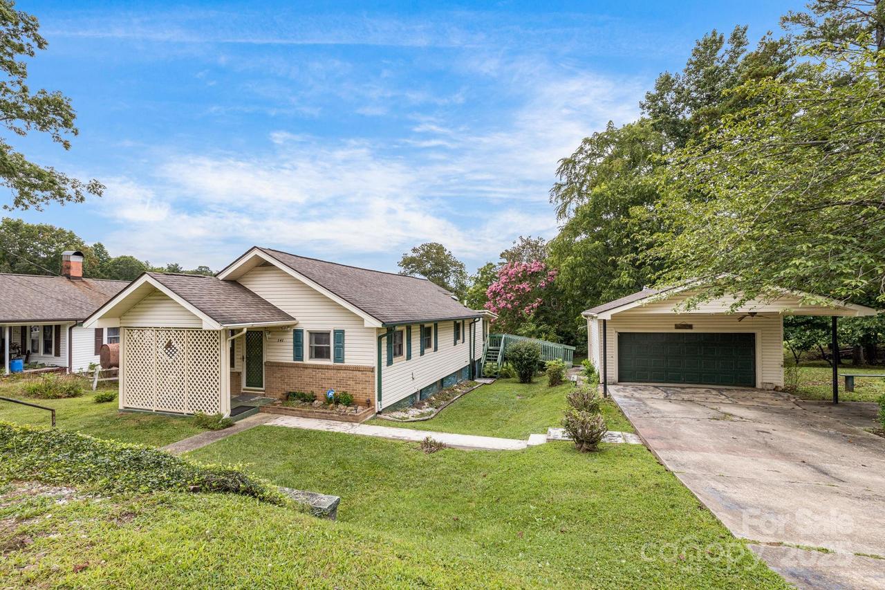141 Macedonia Rd., Asheville, NC 28804