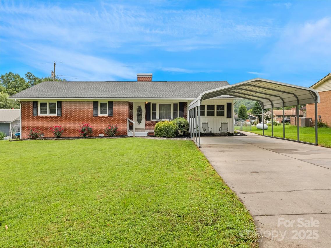 241 Grandview Cir., Waynesville, NC 28786