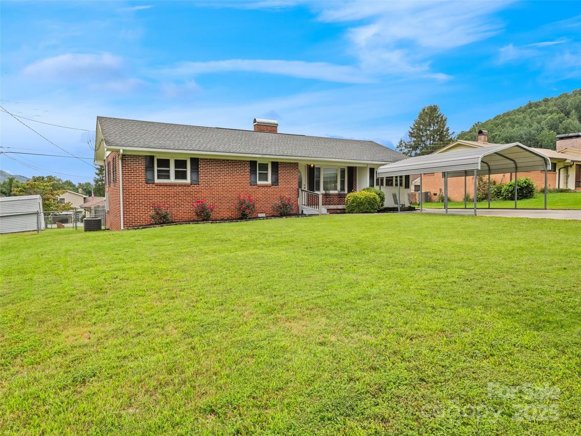 241 Grandview Cir., Waynesville, NC 28786
