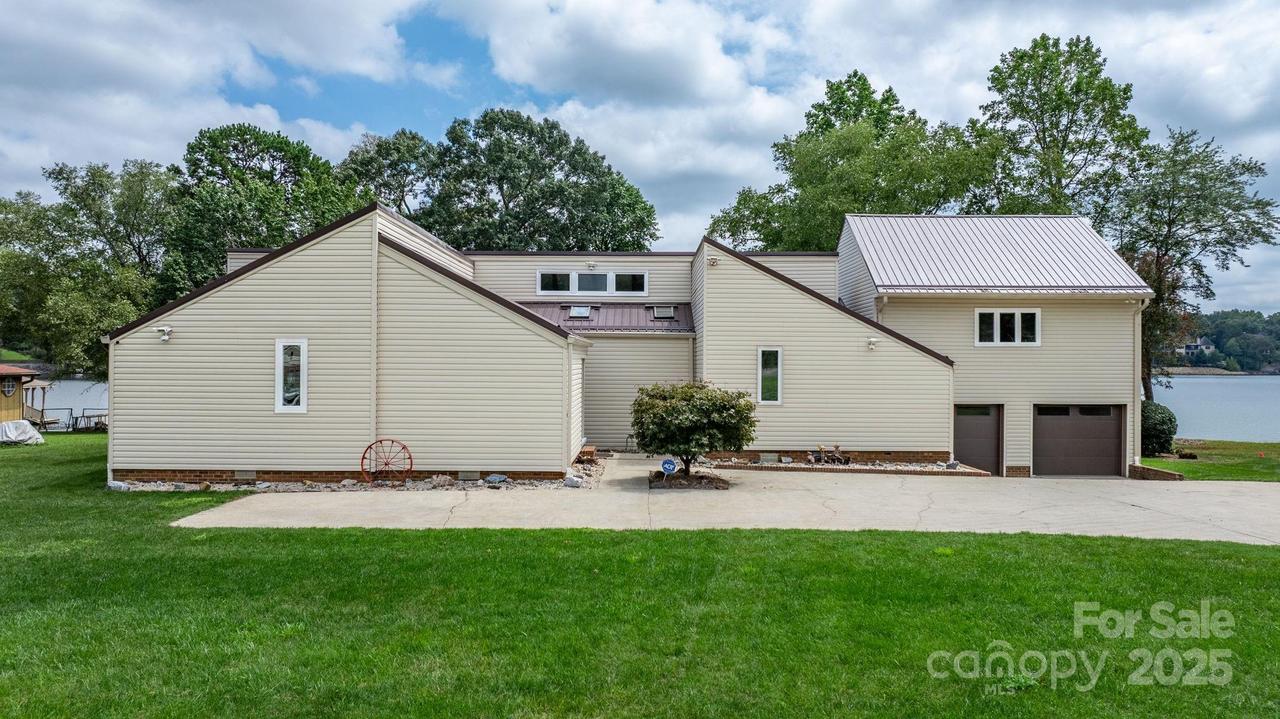 748 Moretz Ct., Hickory, NC 28601