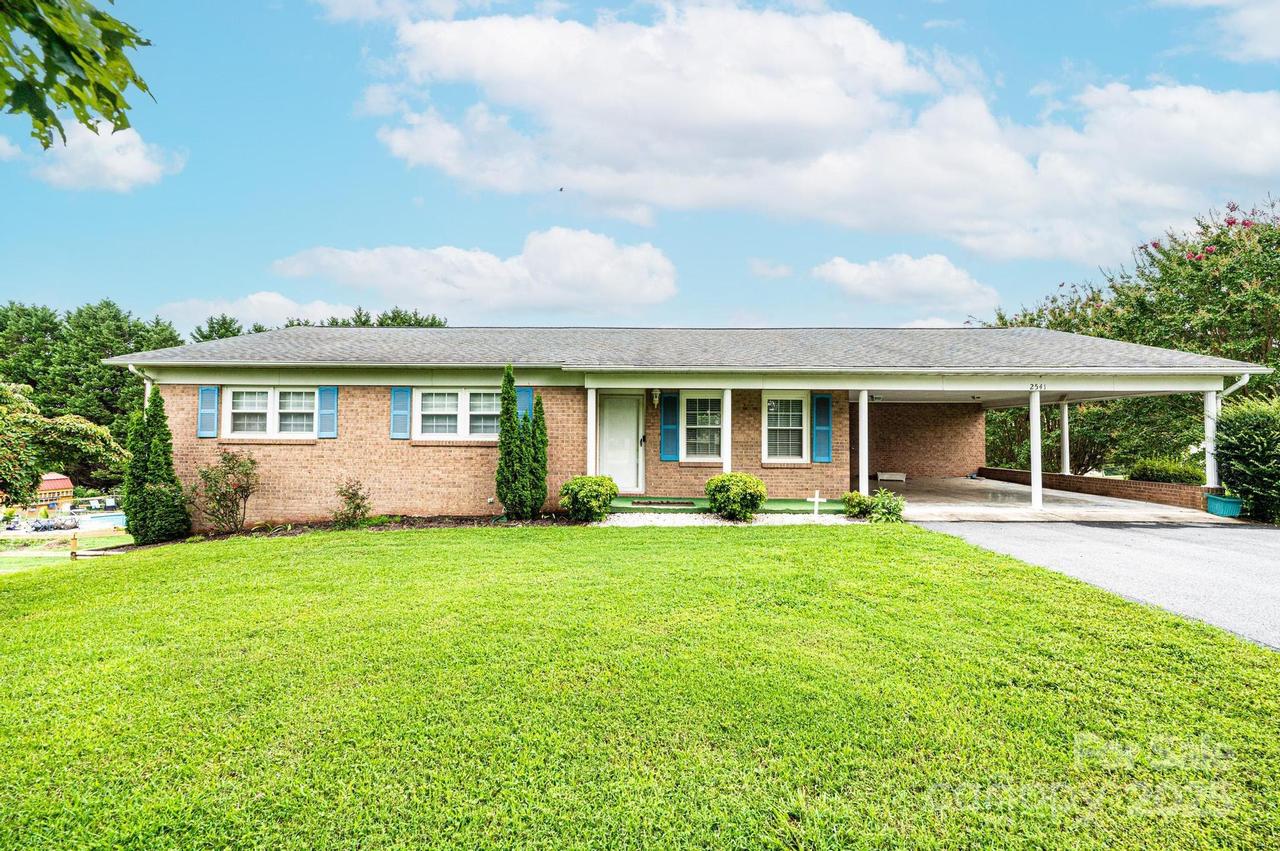 2541 Raintree St., Connelly Springs, NC 28612
