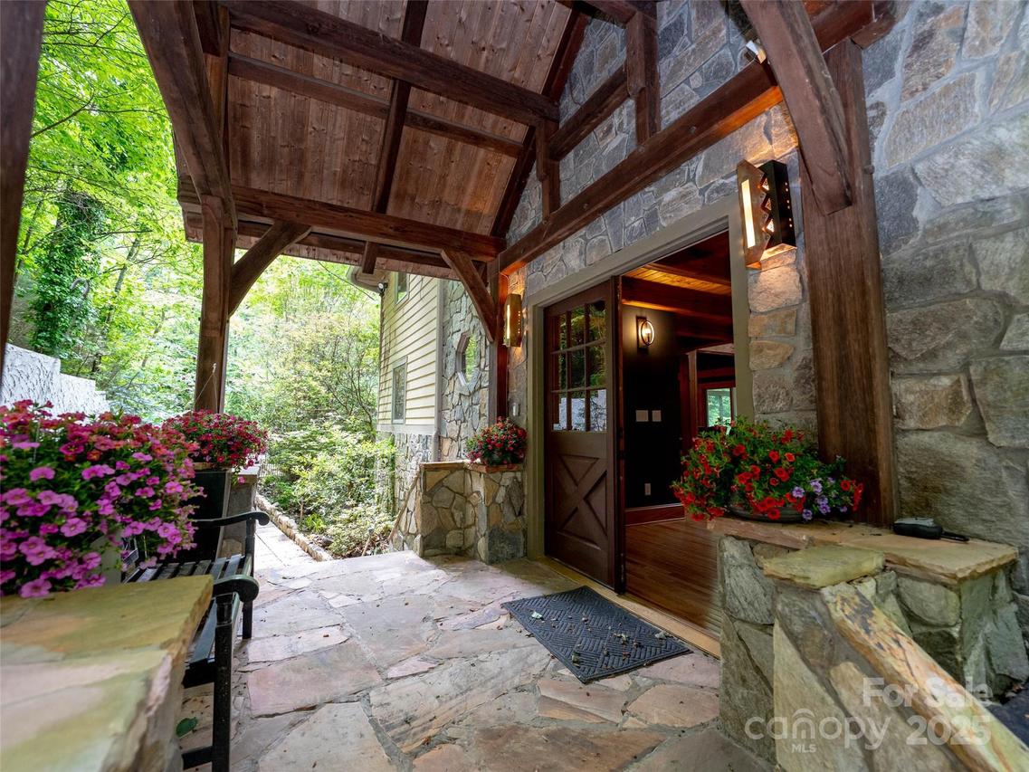 82 Red Oak Dr., Mills River, NC 28759
