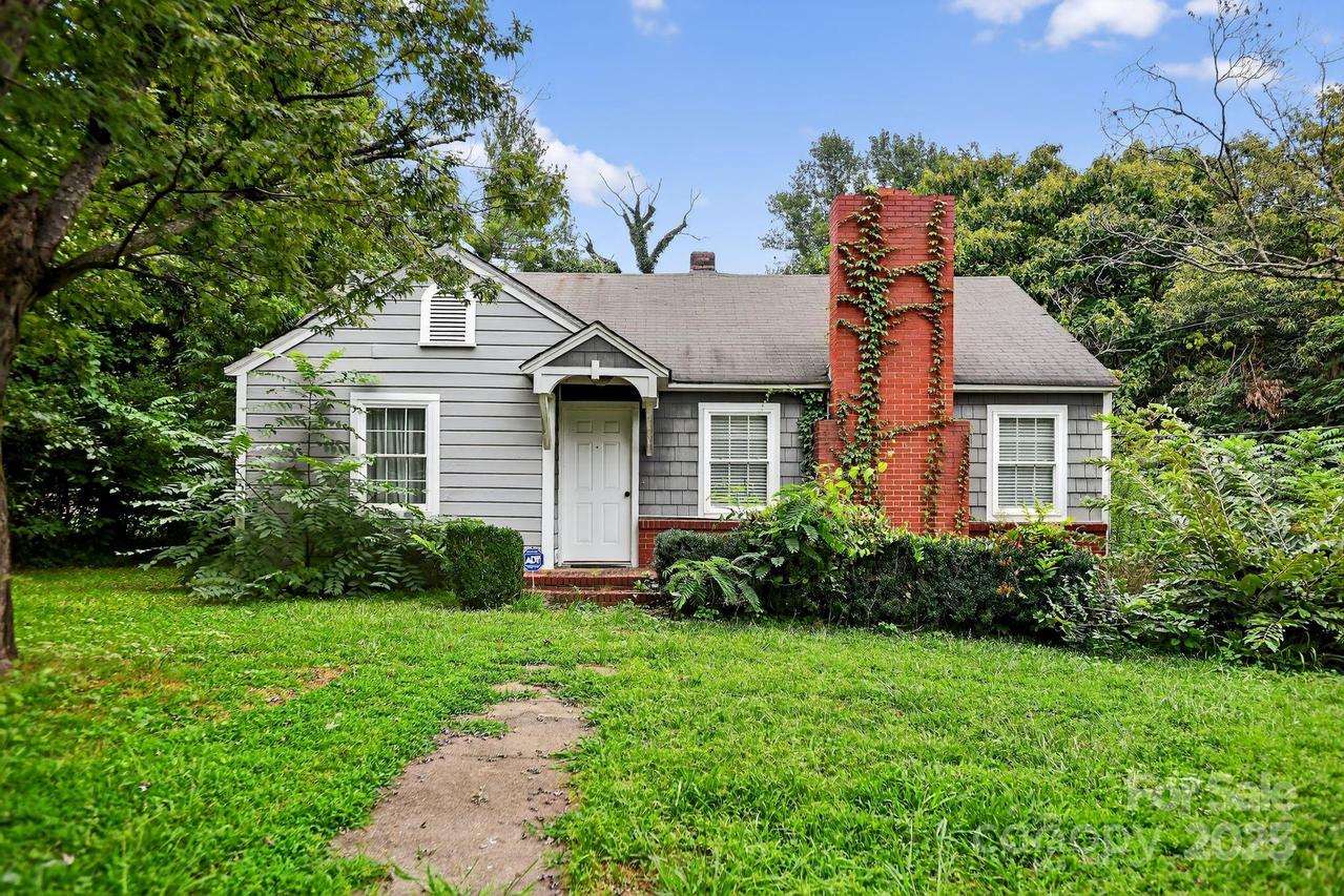 1226 Plaza St., Lenoir, NC 28645