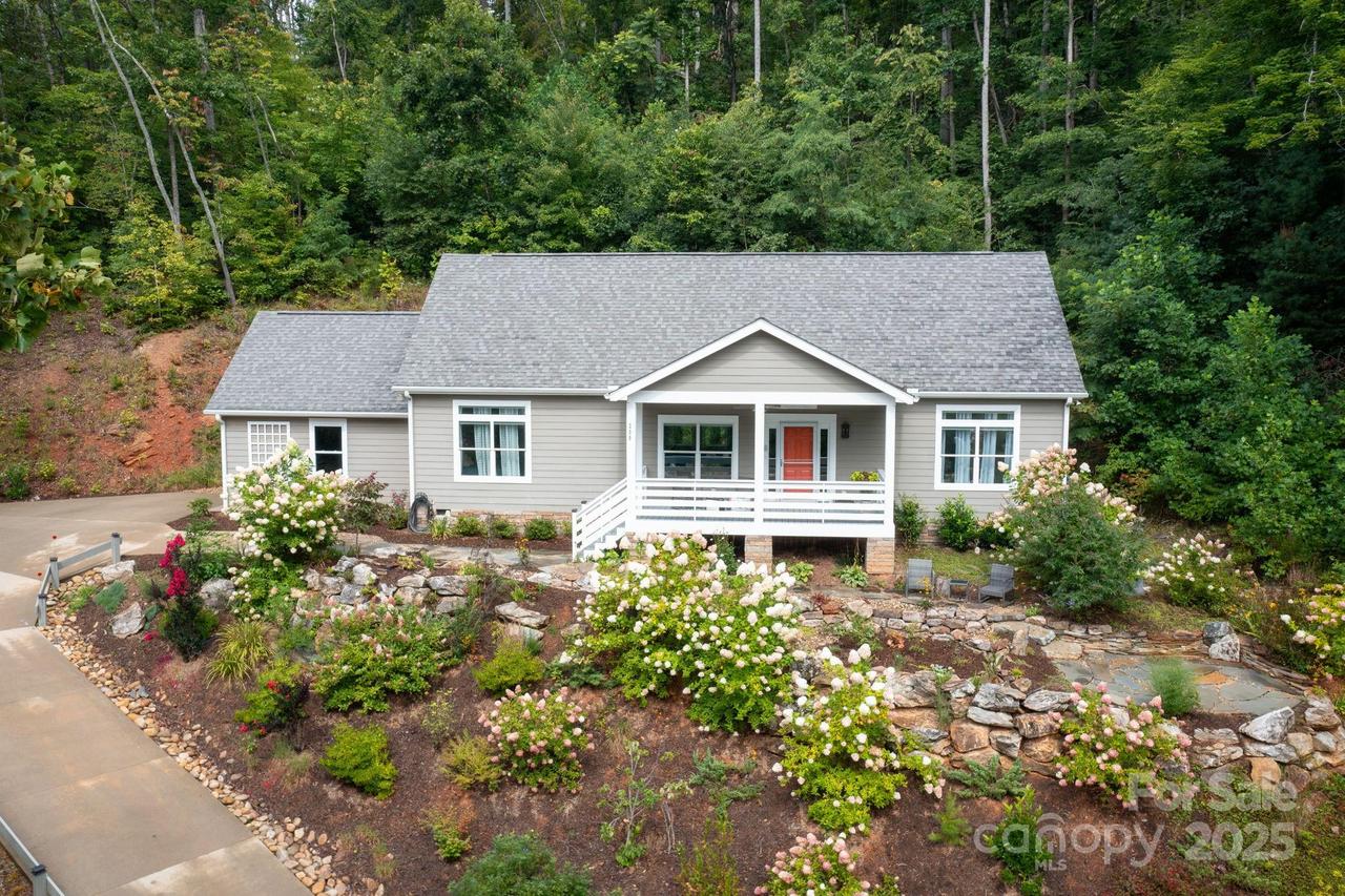 209 Patriots Dr., Asheville, NC 28805