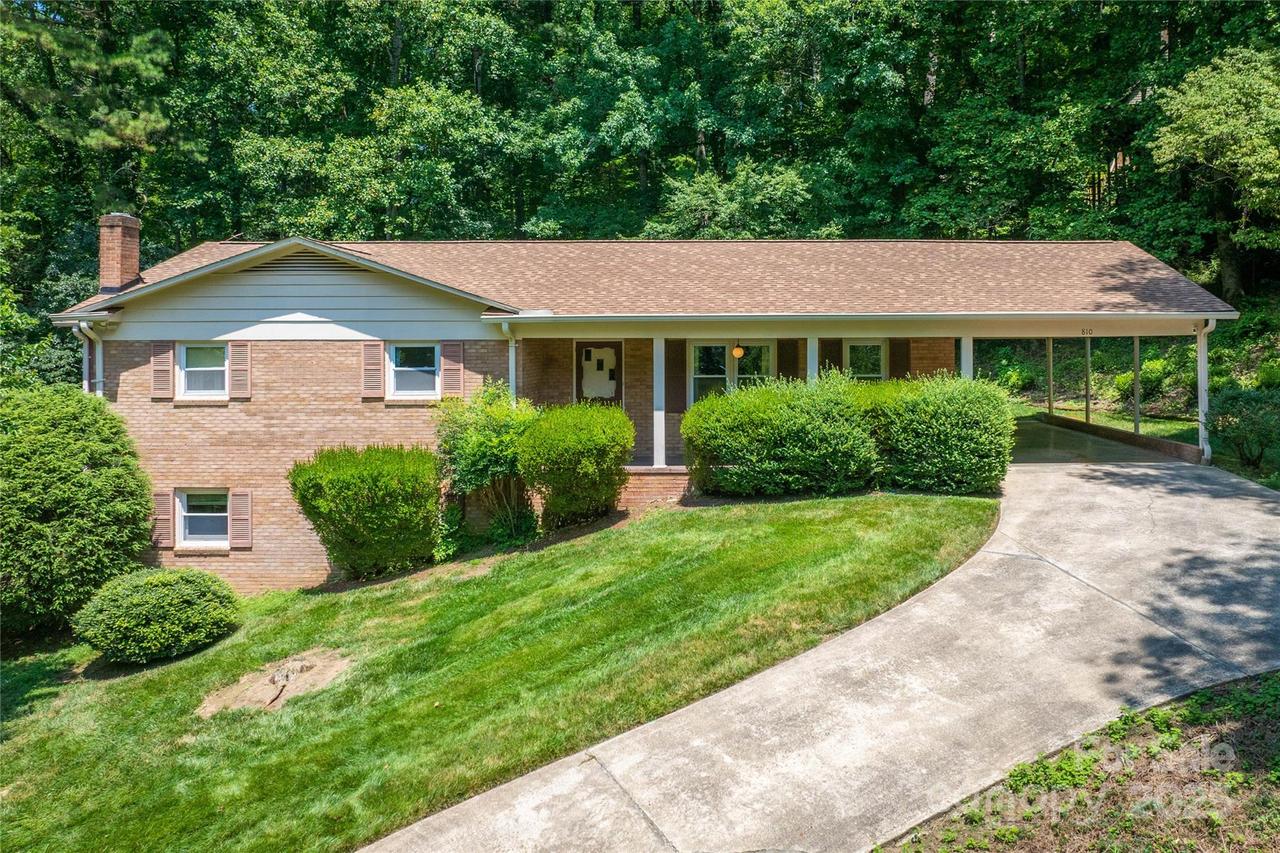 810 Devonshire Ct., Lenoir, NC 28645