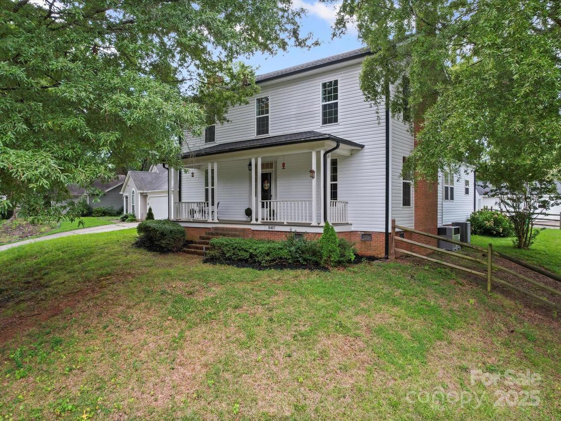 8407 Woodford Bridge Dr., Charlotte, NC 28216