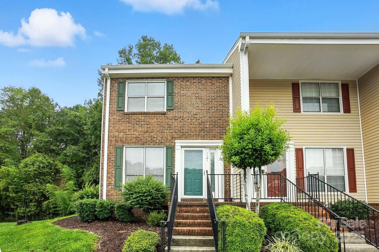 1101 Surry Ln., Gastonia, NC 28054