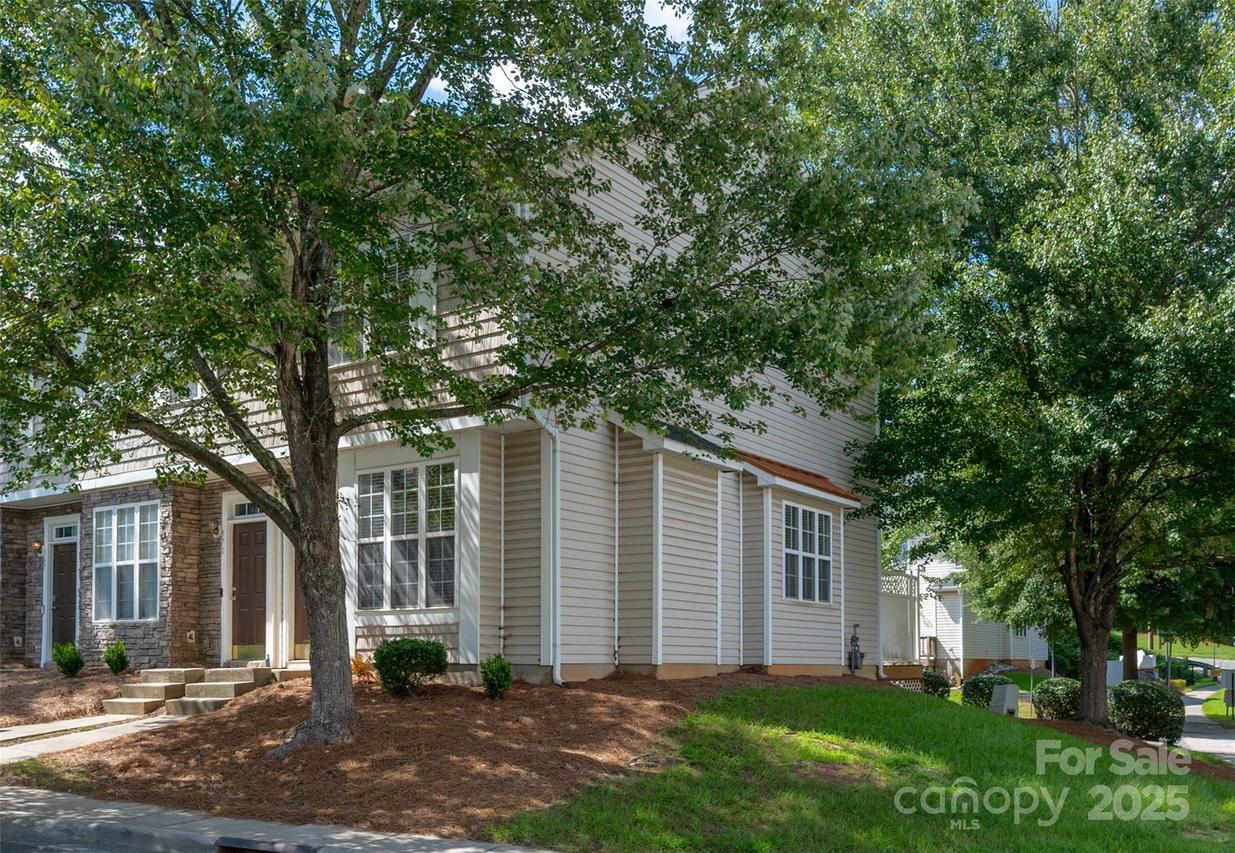 575 Goldstaff Ln., Charlotte, NC 28273