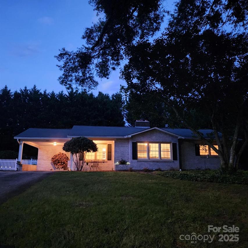2309 Briarwood St., Lenoir, NC 28645
