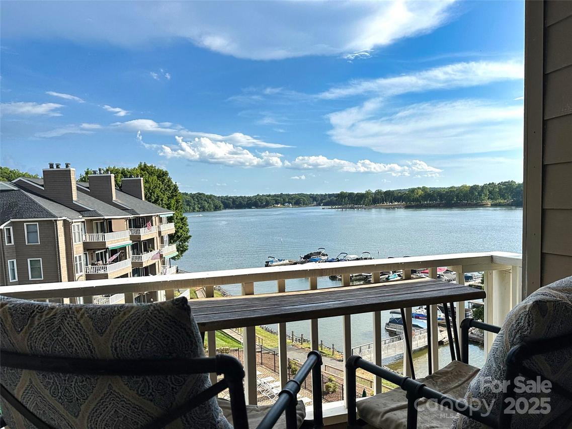 9809 Emerald Point Dr. #11, Charlotte, NC 28278