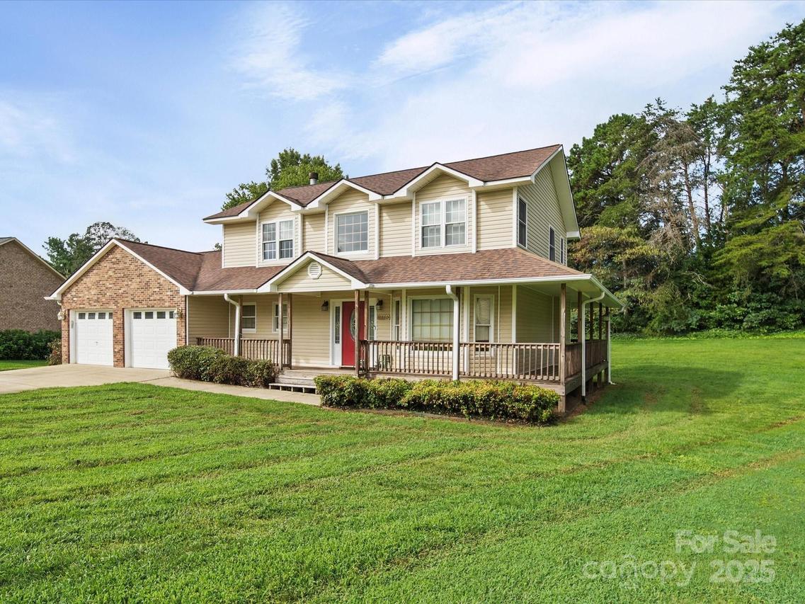 2360 Hounds Way, Hickory, NC 28601