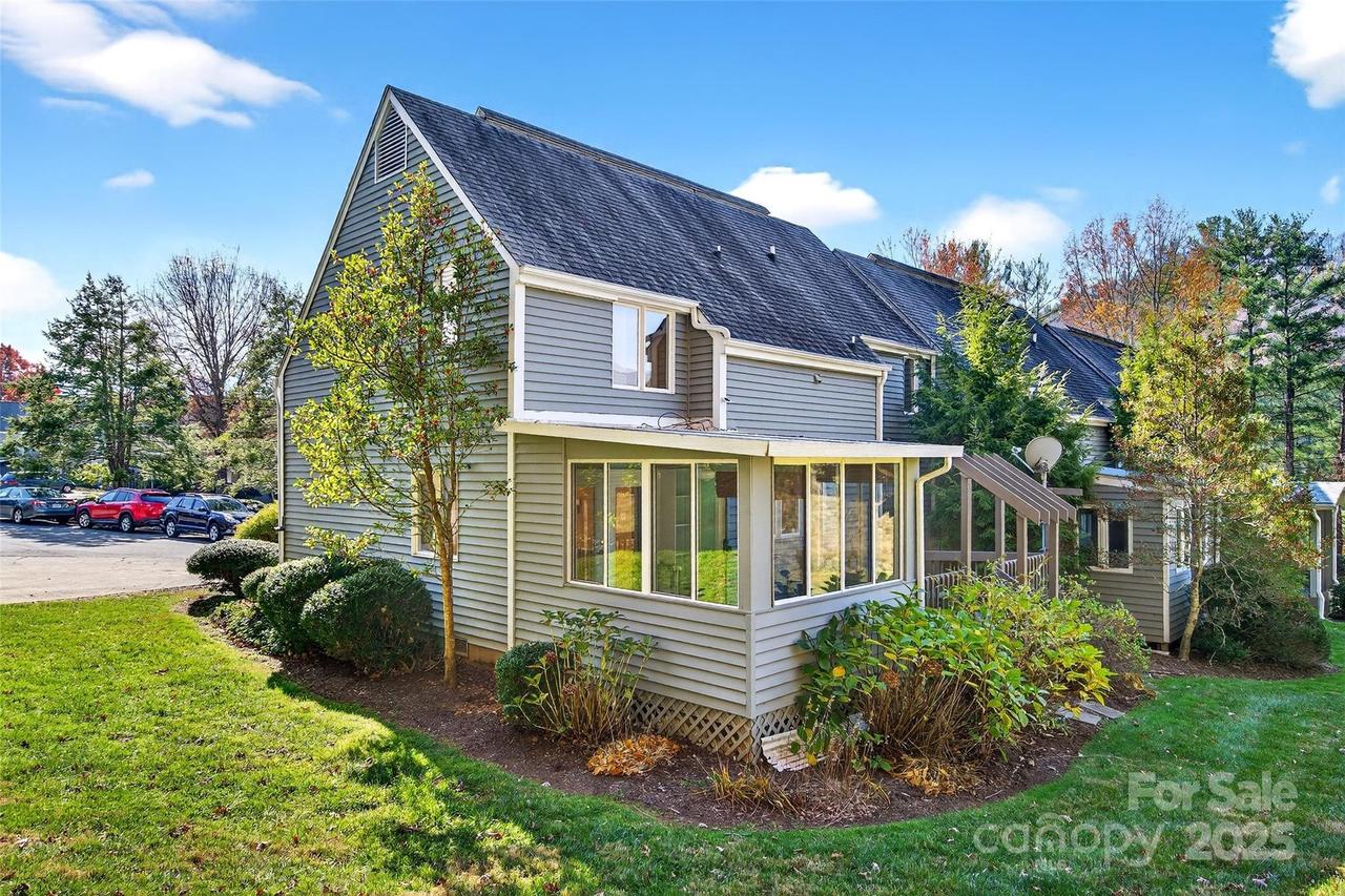 3B Lynx Dr., Black Mountain, NC 28711