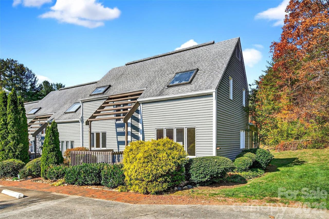 3B Lynx Dr., Black Mountain, NC 28711