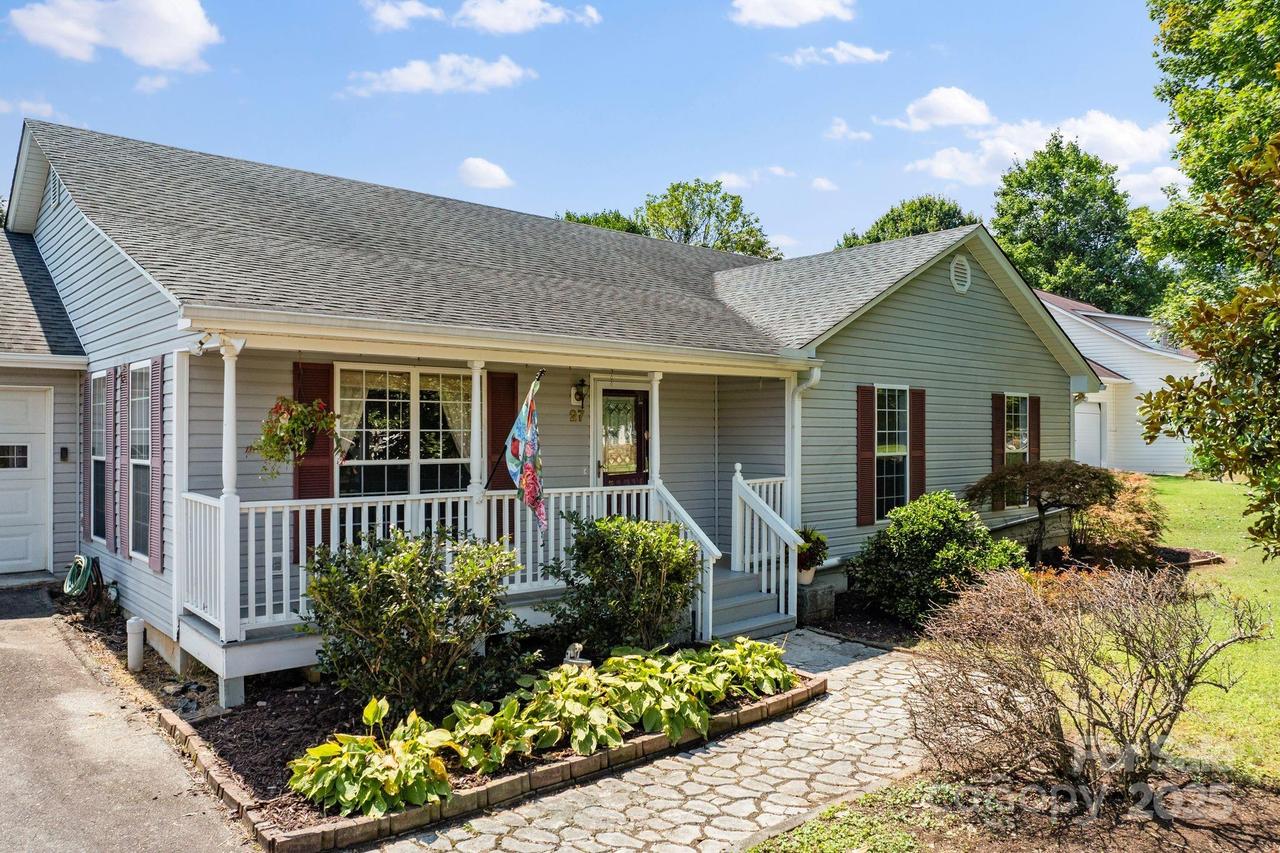 27 Eden Glen Rd., Black Mountain, NC 28711