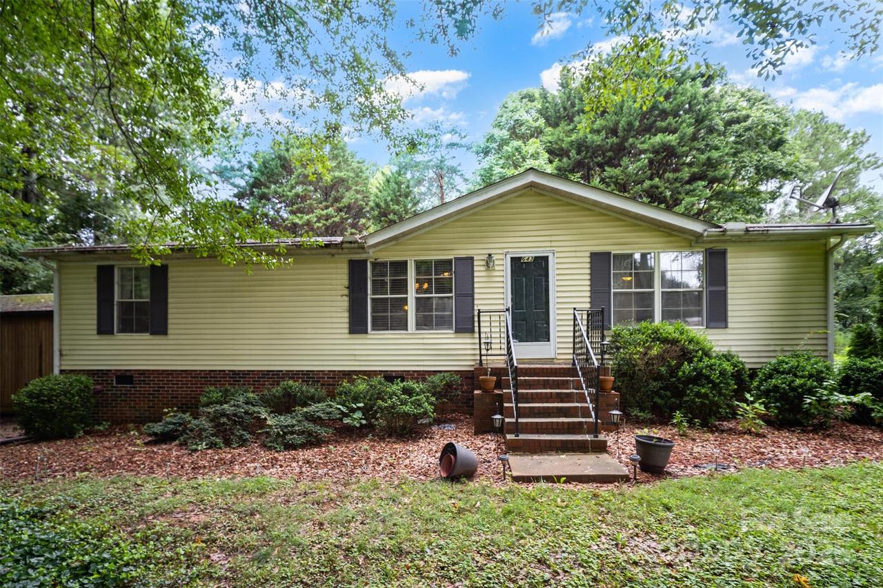 643 Lowland Dairy Rd., Mount Holly, NC 28120