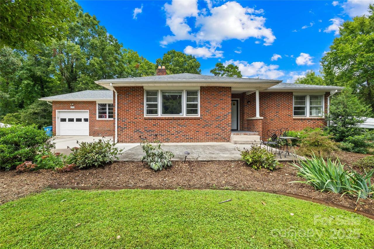 207 2nd Ave., Catawba, NC 28609