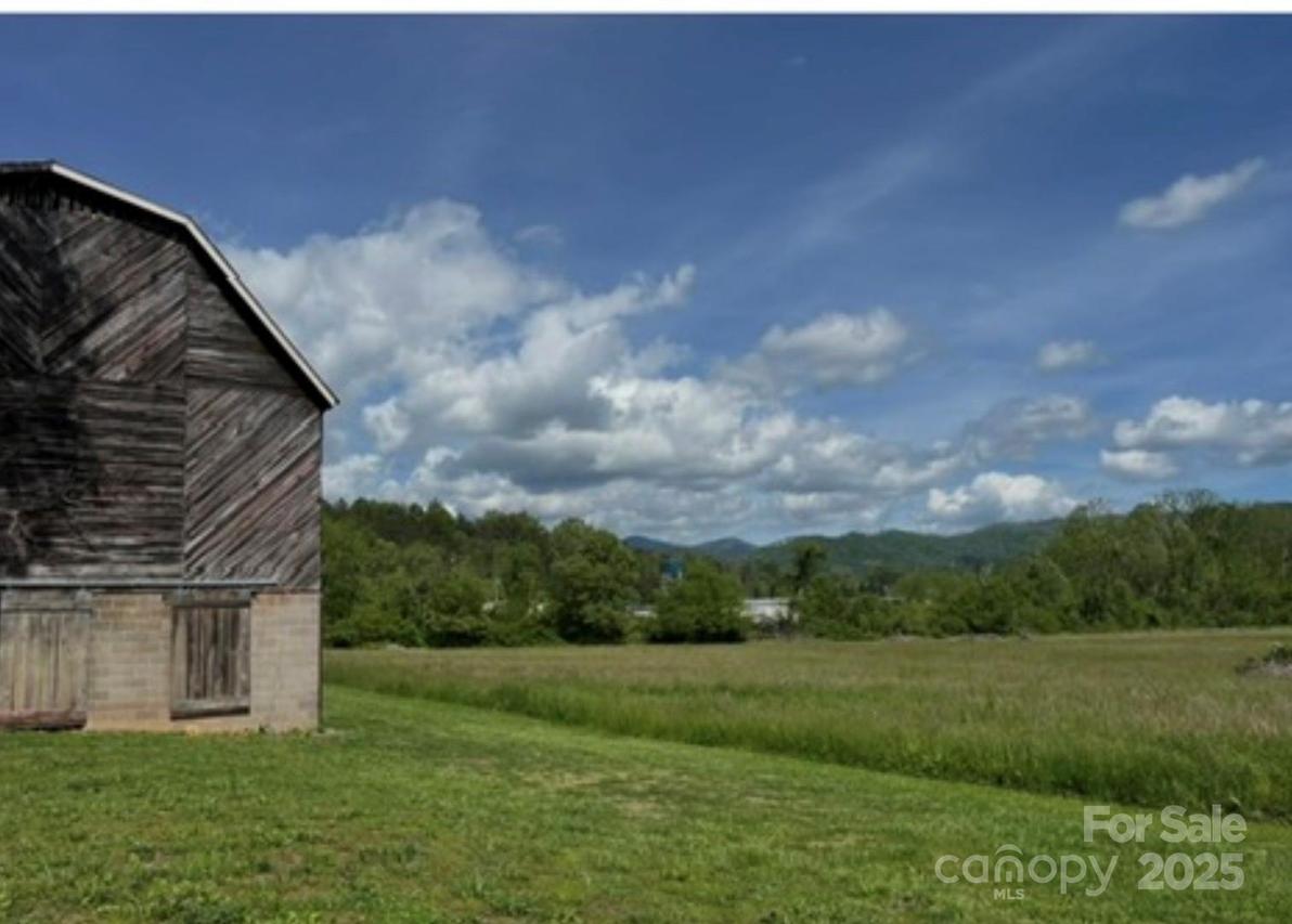 143 Reems Creek Rd., Weaverville, NC 28787