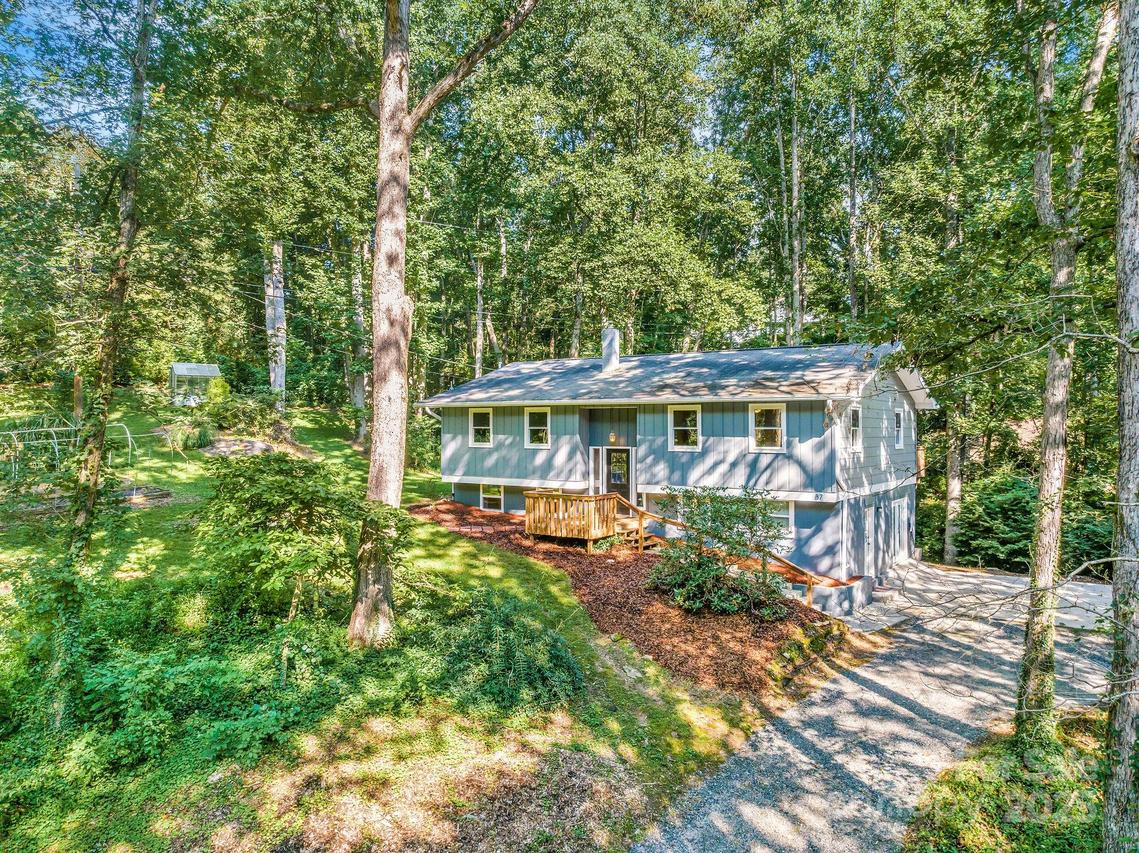 87 Crows Nest Rd., Hendersonville, NC 28791