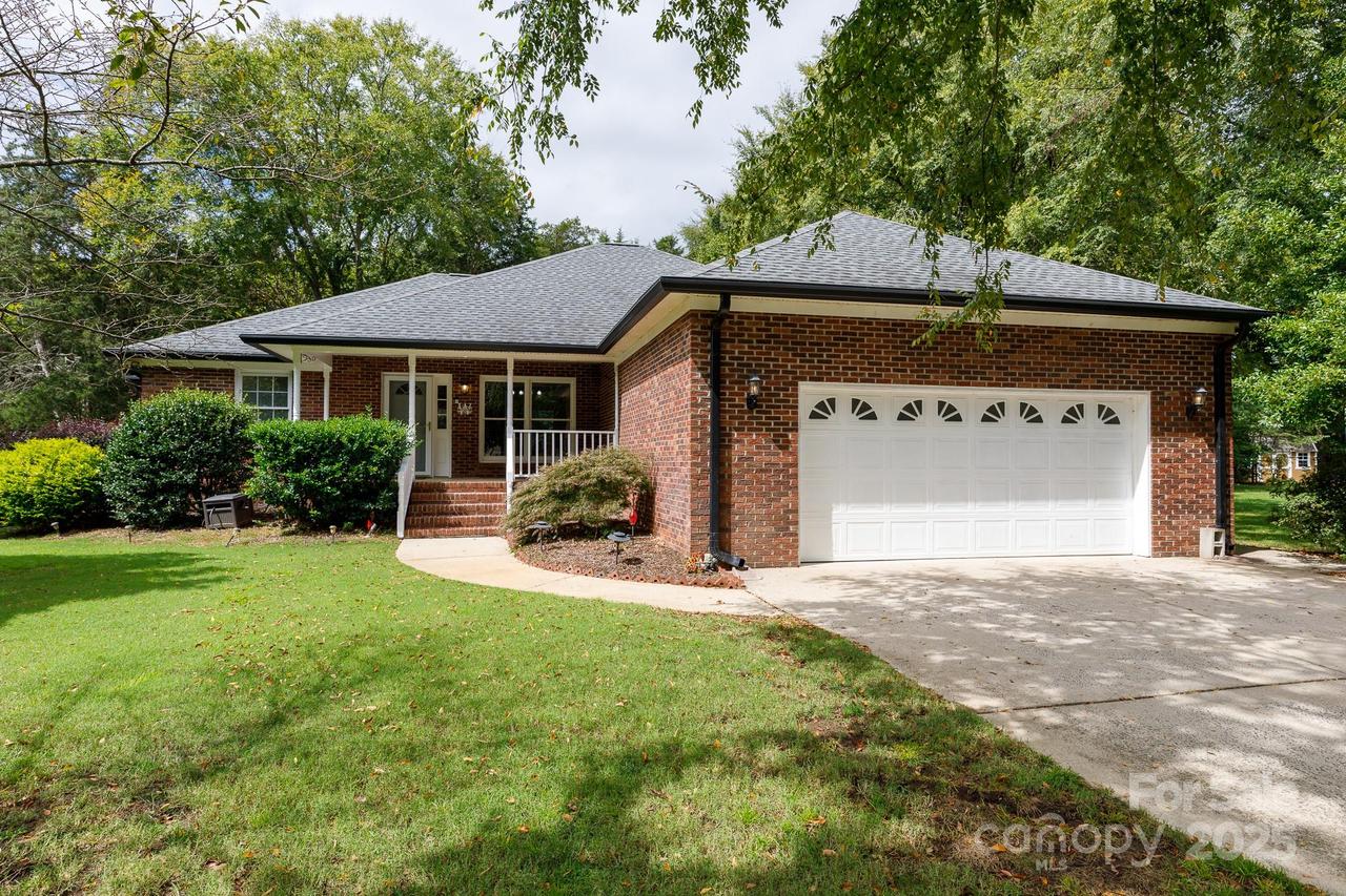 8282 Scarlet Oak Ct., Harrisburg, NC 28075