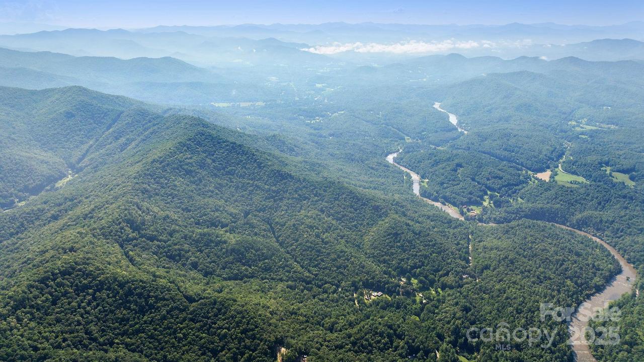 80 Breezewood Dr., Bryson City, NC 28713