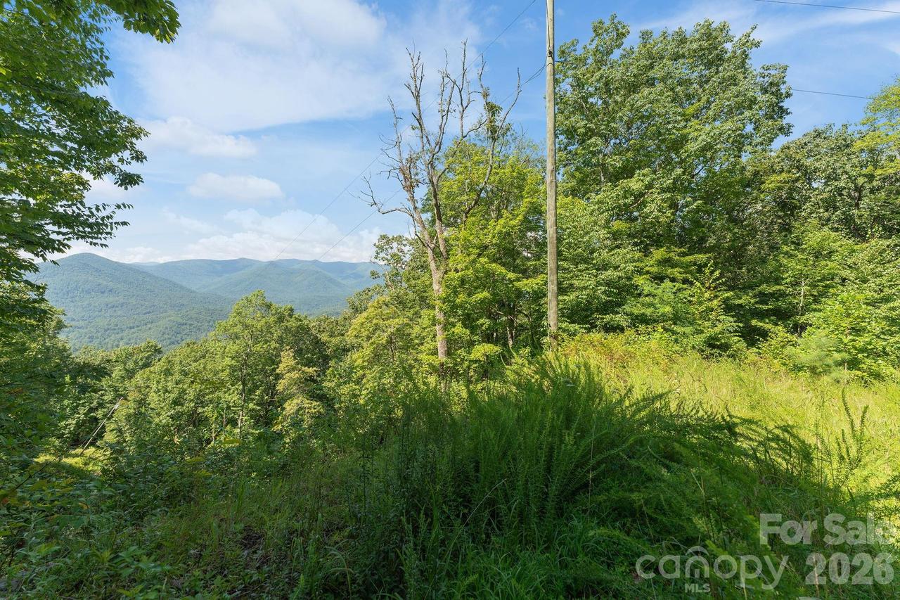 80 Breezewood Dr., Bryson City, NC 28713