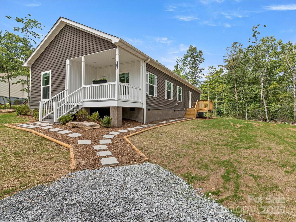 15 Eagle Dr., Hendersonville, NC 28792