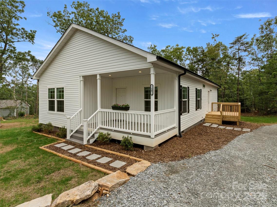 16 Eagle Dr., Hendersonville, NC 28792